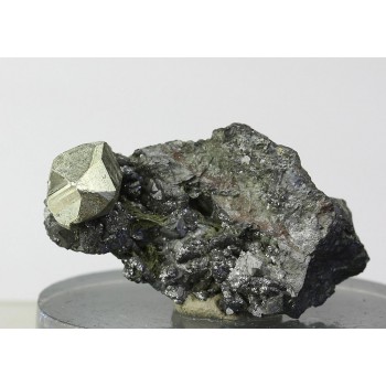 Пирит, магнетит, м-ние Куржункуль, Сев. Казахстан, 40х23х15 мм.