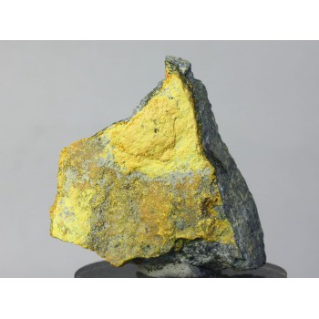 Аурипигмент, Эльбрусский рудник, Карачаево-Черкесия, 47х45х10 мм.